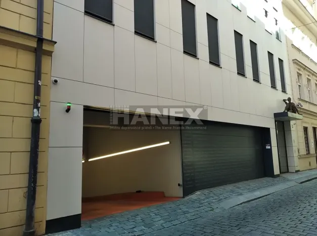 Pronájem garážového stání, Praha - Nové Město, Ostrovní, 12 m2