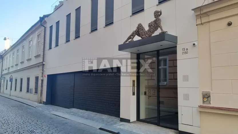 Pronájem garážového stání, Praha - Nové Město, Ostrovní, 12 m2