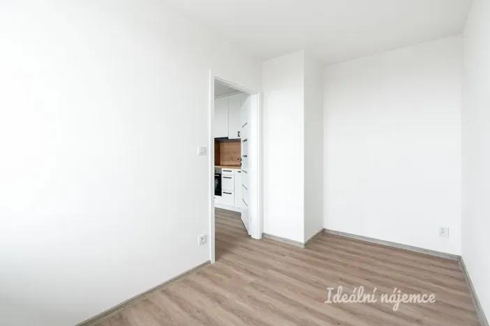 Pronájem bytu 2+kk, Praha - Krč, Horáčkova, 34 m2