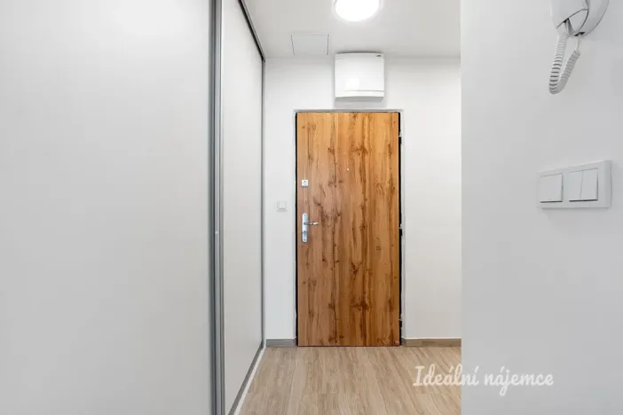 Pronájem bytu 2+kk, Praha - Krč, Horáčkova, 34 m2