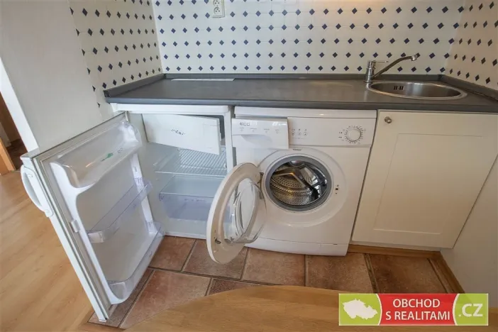 Pronájem bytu 1+kk, Praha, Bachova, 35 m2