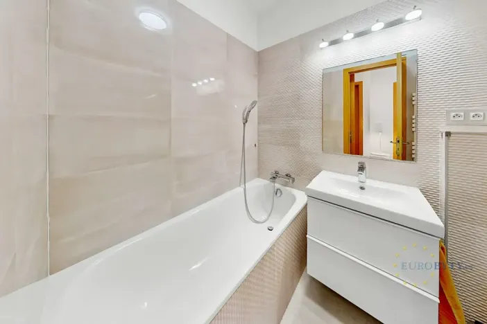 Pronájem bytu 4+kk, Praha - Podolí, Podolská, 133 m2