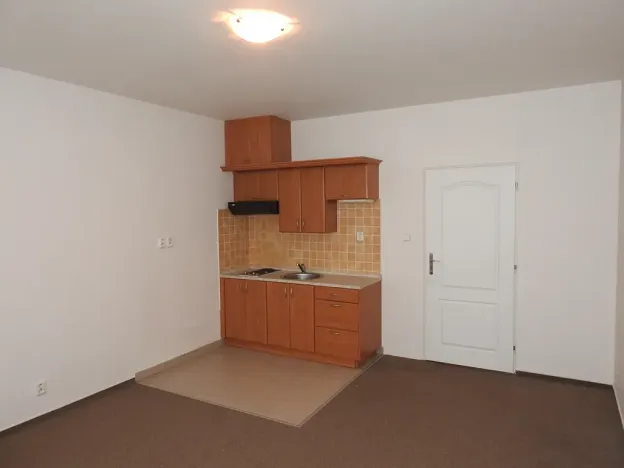 Pronájem bytu 1+kk, Praha - Záběhlice, Mattioliho, 28 m2