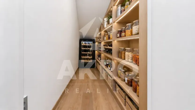 Prodej bytu 4+kk, Praha - Klánovice, Holekova, 158 m2