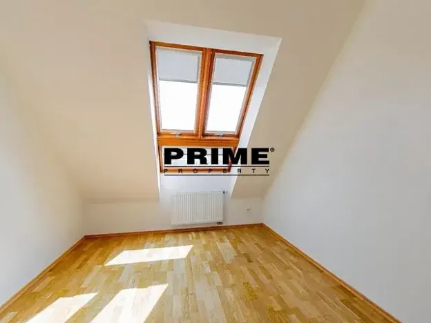 Pronájem kanceláře, Praha - Smíchov, Štefánikova, 147 m2