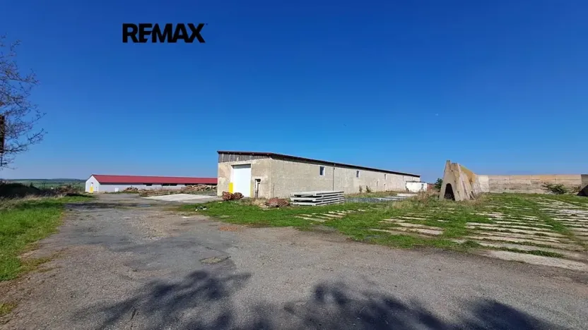 Prodej výrobních prostor, Dolní Chvatliny, 3690 m2