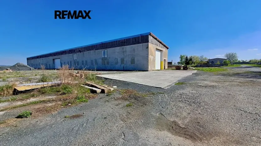 Prodej výrobních prostor, Dolní Chvatliny, 3690 m2