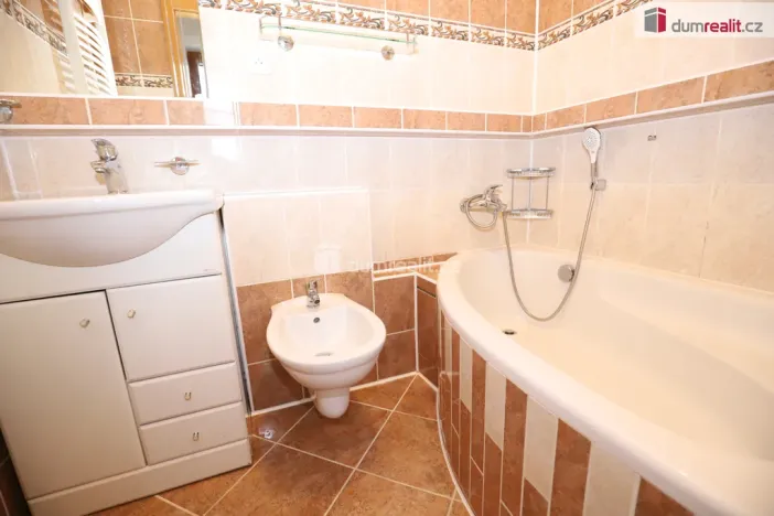 Pronájem bytu 3+1, Karlovy Vary - Drahovice, Stará Kysibelská, 94 m2