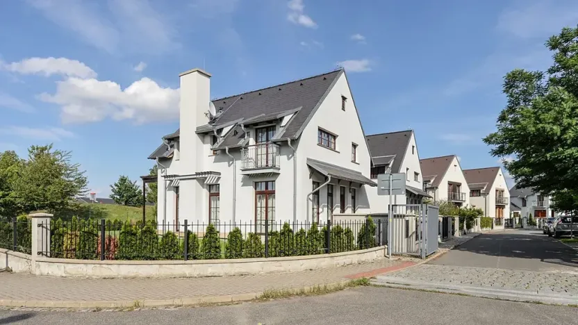 Pronájem vily, Praha - Benice, Žitavská, 173 m2