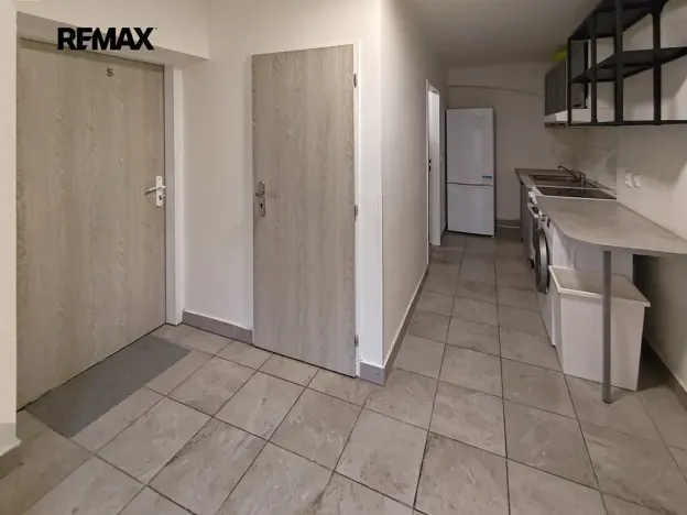 Pronájem atypického bytu, Drahelčice, V Brance, 164 m2