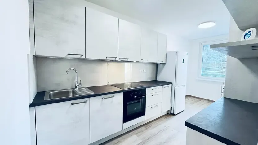 Pronájem bytu 3+1, Praha - Kobylisy, Chotovická, 84 m2