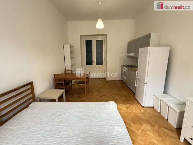Pronájem bytu 1+kk, Praha - Smíchov, Klicperova, 38 m2