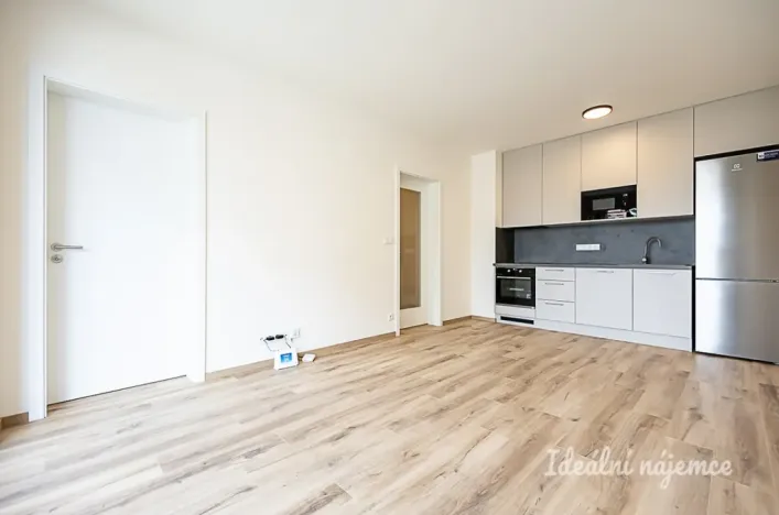 Pronájem bytu 2+kk, Praha - Vysočany, Poděbradská, 50 m2