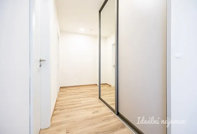 Pronájem bytu 2+kk, Praha - Vysočany, Poděbradská, 50 m2