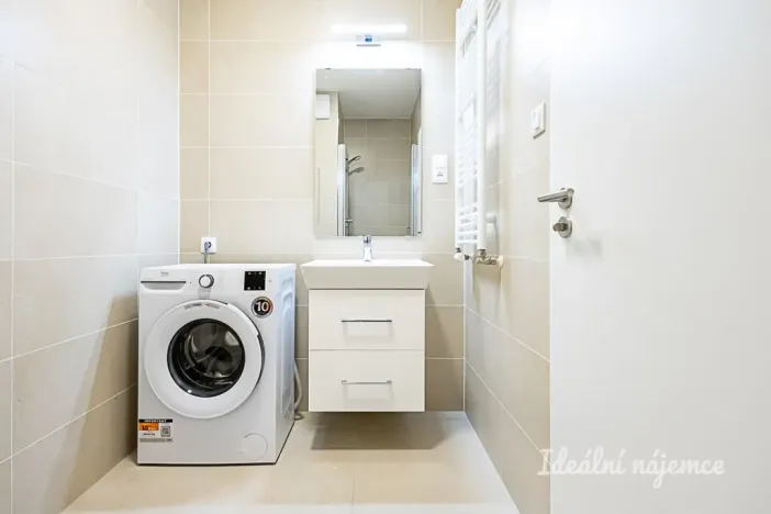 Pronájem bytu 2+kk, Praha - Vysočany, Poděbradská, 50 m2