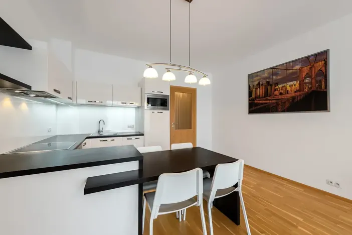 Pronájem bytu 1+kk, Praha - Vinohrady, Korunní, 47 m2