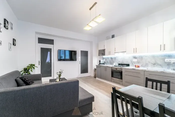 Pronájem bytu 2+kk, Brno, Burešova, 53 m2