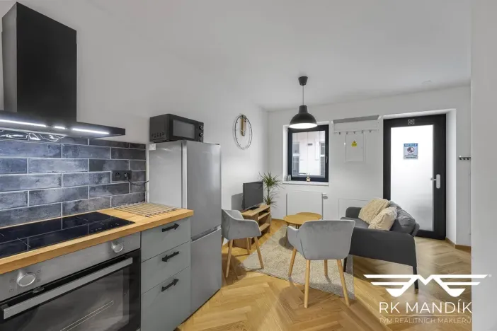 Pronájem bytu 2+kk, Praha - Karlín, Pernerova, 42 m2