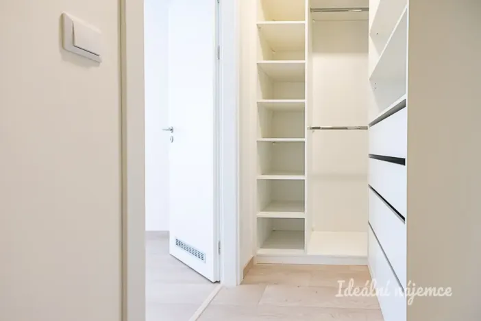 Pronájem bytu 2+kk, Praha - Vysočany, Poděbradská, 55 m2