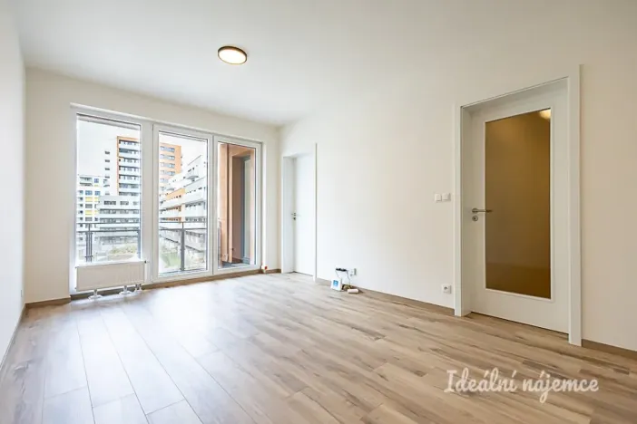 Pronájem bytu 2+kk, Praha - Vysočany, Poděbradská, 50 m2