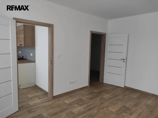 Pronájem bytu 2+1, Karlovy Vary - Stará Role, Okružní, 50 m2