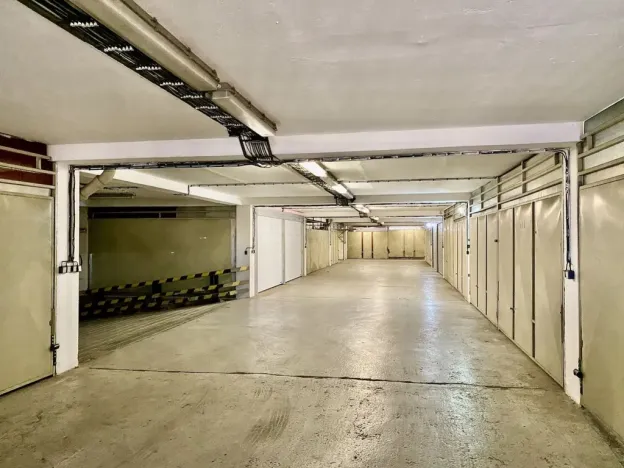 Pronájem garáže, Praha - Modřany, K dolům, 18 m2