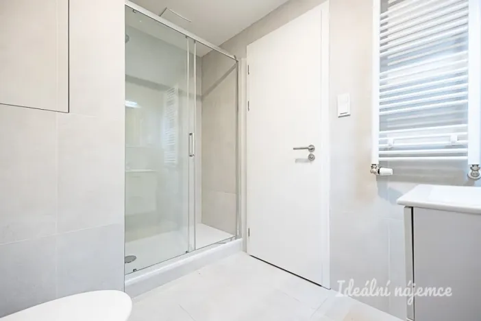 Pronájem bytu 1+kk, Praha - Vysočany, Poděbradská, 31 m2