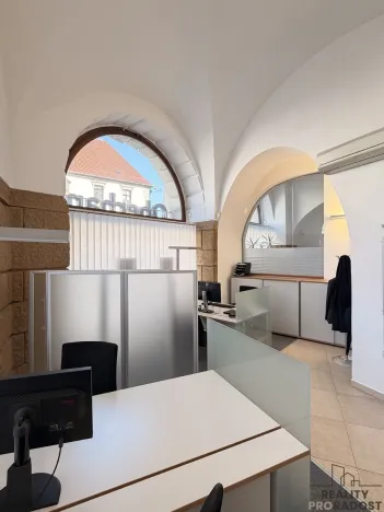 Pronájem kanceláře, Olomouc, Dolní náměstí, 204 m2