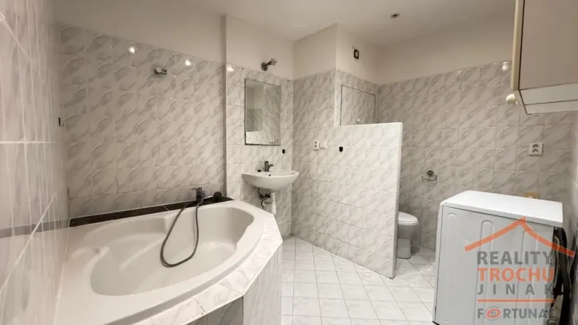 Pronájem bytu 3+1, Hradec Králové, třída Edvarda Beneše, 96 m2