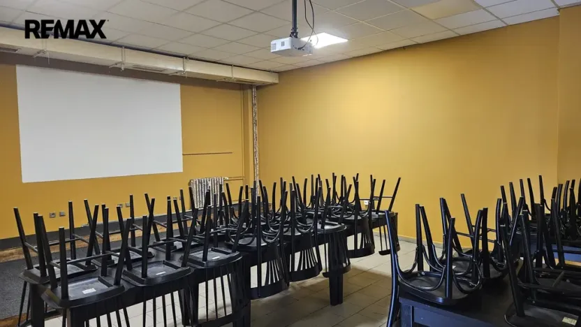 Pronájem obchodního prostoru, Blatná, náměstí J. A. Komenského, 180 m2