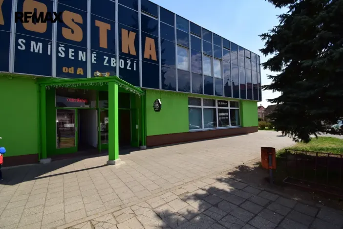 Pronájem obchodního prostoru, Blatná, náměstí J. A. Komenského, 180 m2