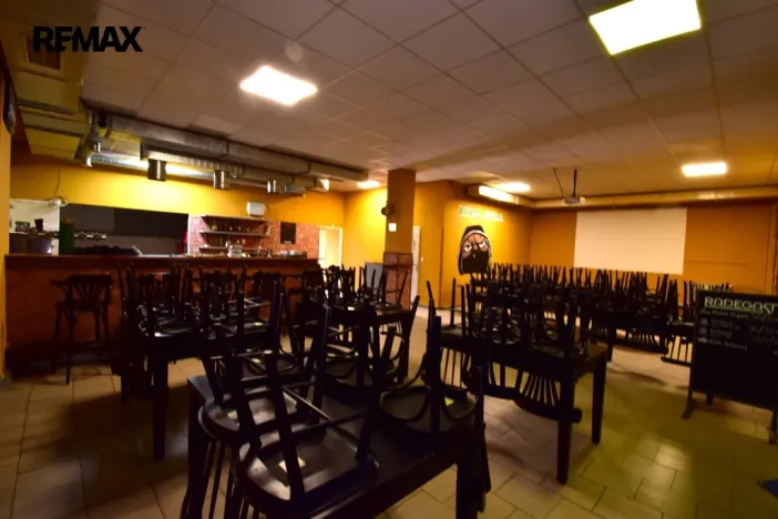 Pronájem obchodního prostoru, Blatná, náměstí J. A. Komenského, 180 m2