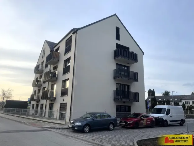 Pronájem bytu 1+kk, Pohořelice, U Kasáren, 38 m2