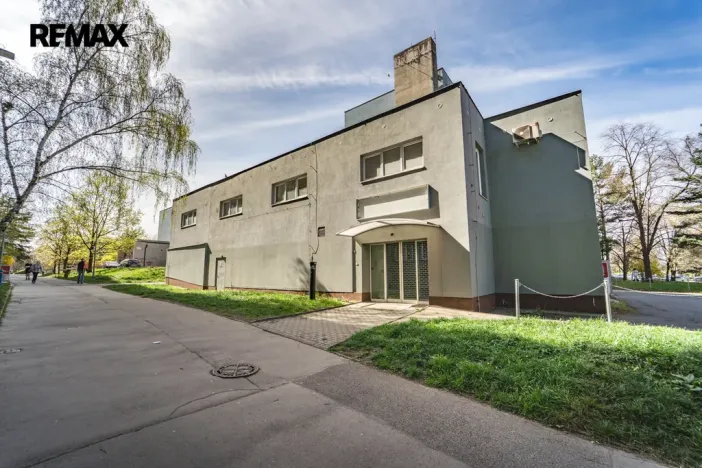 Pronájem obchodního prostoru, Praha - Háje, Hviezdoslavova, 661 m2