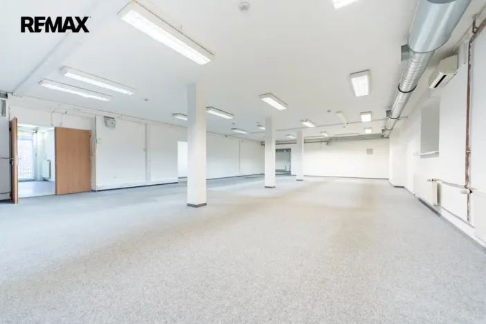 Pronájem obchodního prostoru, Praha - Háje, Hviezdoslavova, 661 m2