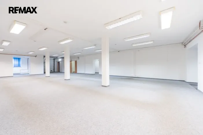 Pronájem obchodního prostoru, Praha - Háje, Hviezdoslavova, 661 m2