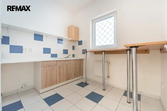 Pronájem obchodního prostoru, Praha - Háje, Hviezdoslavova, 661 m2