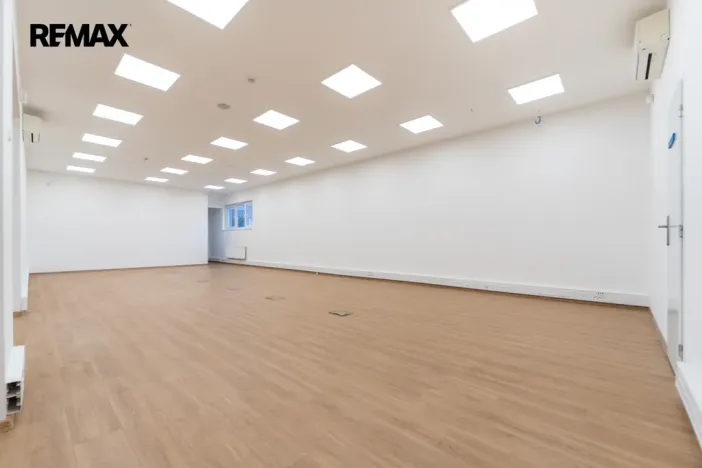 Pronájem obchodního prostoru, Praha - Háje, Hviezdoslavova, 661 m2