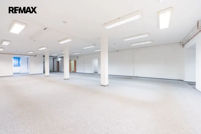 Pronájem obchodního prostoru, Praha - Háje, Hviezdoslavova, 661 m2