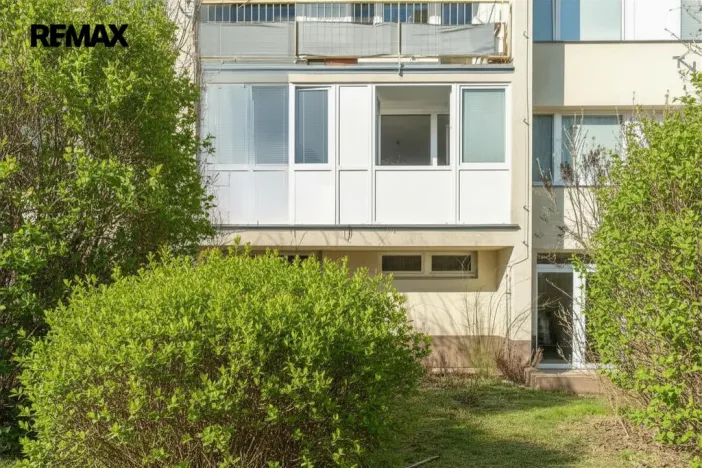 Prodej bytu 3+1, Jesenice, V Lázních, 72 m2