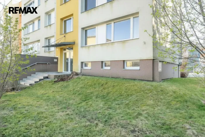 Prodej bytu 3+1, Jesenice, V Lázních, 72 m2