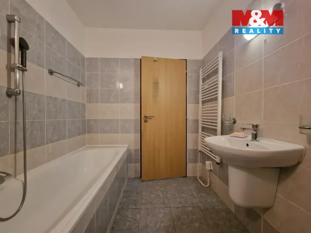 Pronájem bytu 2+1, Úpice, Spojenců, 50 m2