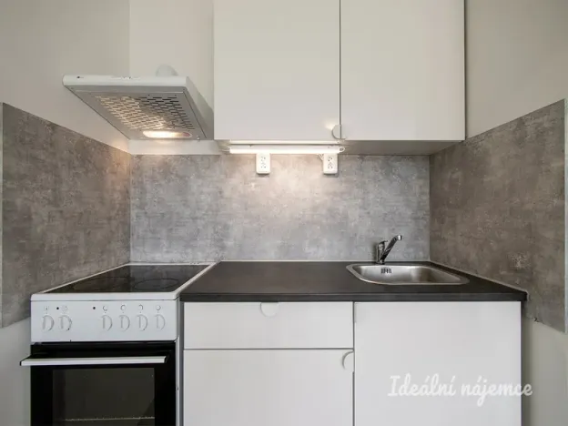 Pronájem bytu 1+kk, Praha - Hlubočepy, Voskovcova, 29 m2