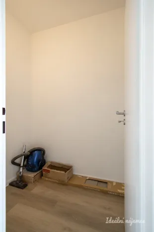 Pronájem bytu 1+kk, Praha - Hlubočepy, Voskovcova, 29 m2