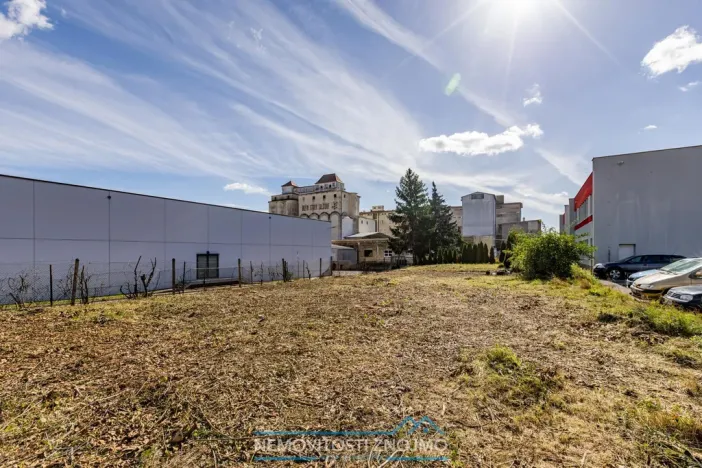 Prodej komerčního pozemku, Znojmo, Dukelských bojovníků, 586 m2