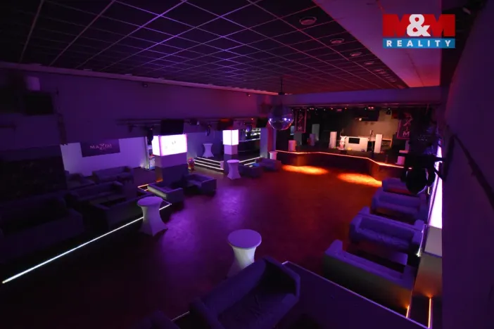 Pronájem restaurace, Holice, Smetanova, 220 m2