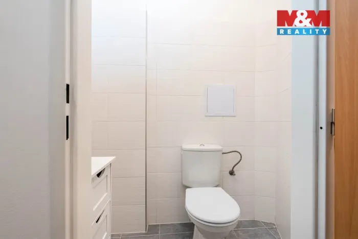 Pronájem bytu 1+kk, Praha - Vysočany, Spojovací, 35 m2