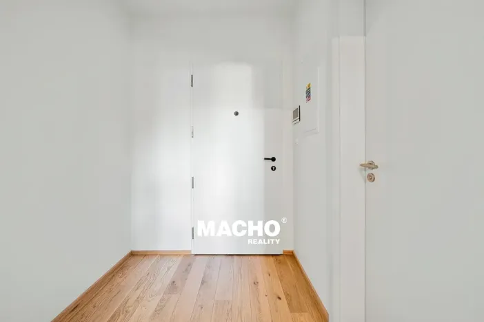 Pronájem bytu 1+kk, Praha, Bělehradská, 26 m2