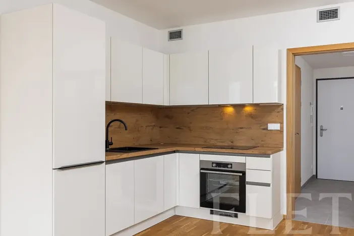 Pronájem bytu 1+kk, Praha - Vysočany, Smržových, 31 m2