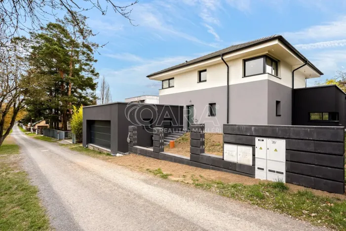 Prodej rodinného domu, Kamenice - Nová Hospoda, Na Pokraji, 259 m2